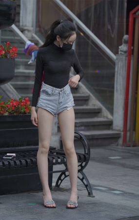 牛仔热裤美女