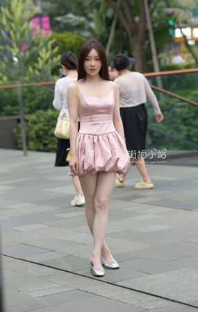 搭讪街拍粉嫩小仙女