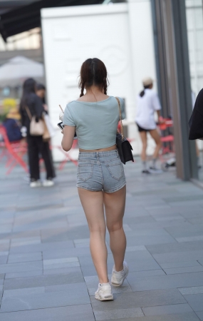热裤小妹