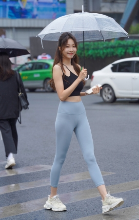 甜美可人运动女孩