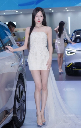 美腿车模