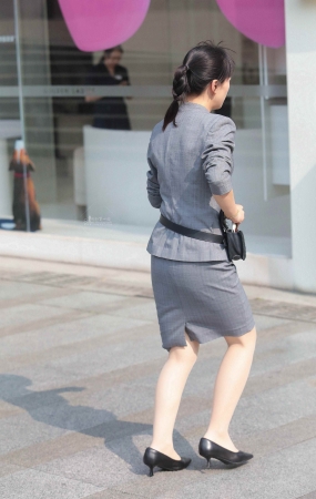 街拍肉丝高跟OL