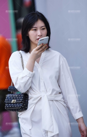 白色飘逸长裙