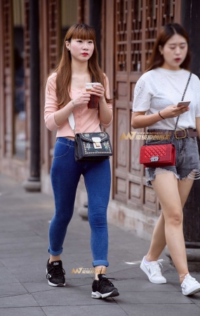 美女紧身蜜桃提臀裤