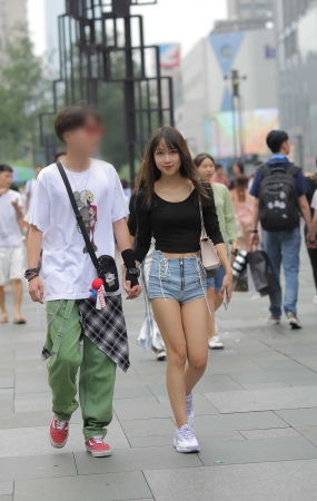 热裤女孩