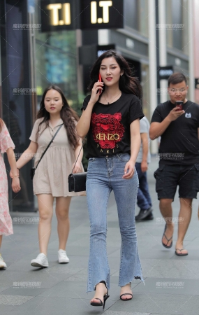 紧牛美眉