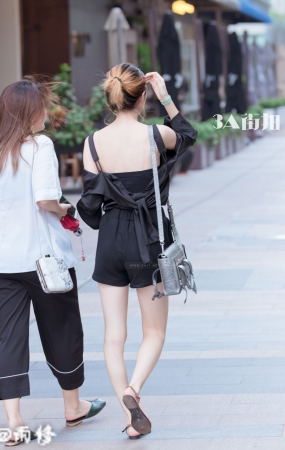 吊带黑裙靓妹.-19P