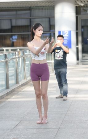 紧致运动裤美女