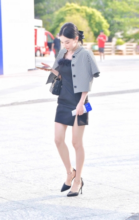 黑短裙高跟鞋美女 23-09-21-553