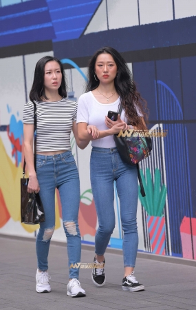 两个紧牛MM