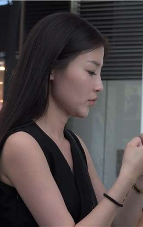 4K – 街拍香艳美足天生尤物美女 [4.69 GB]