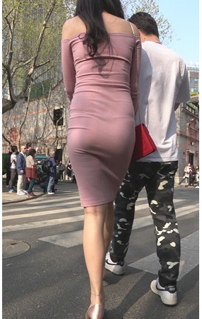 连体包臀丰腴美女