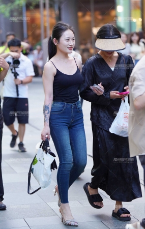 紧身牛仔
