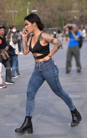 社会紧牛小妹之一路狂奔
