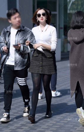 街拍黑丝妹子