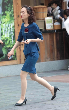 街拍肉丝高跟OL