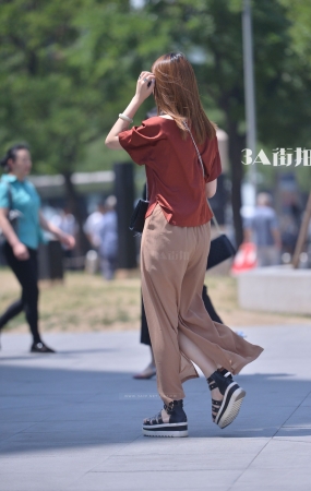 美女裤裙飘飘-11P