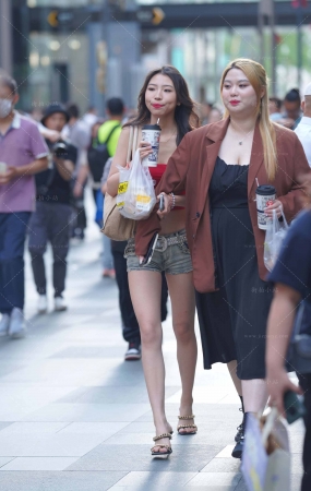 偶遇清凉小蛮腰辣妹