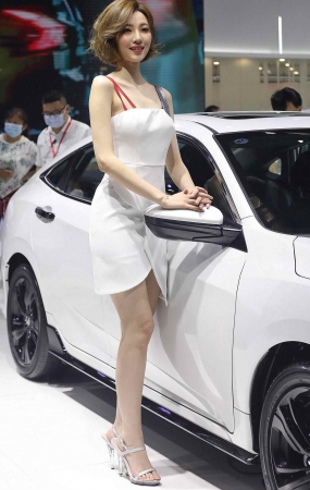 高跟街拍少妇