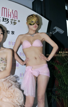 咔喳2016.11.28 街拍64 (12p)