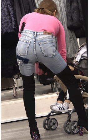 漂亮的高靴牛仔紧身裤美女