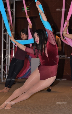 锻炼中的性感美女