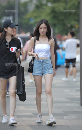 热裤女孩
