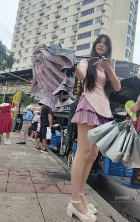 气质紫色短裙美腿
