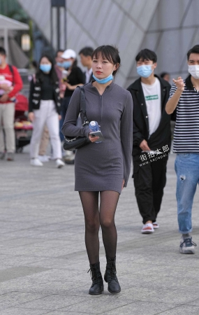 短裙黑丝马丁鞋 21-10-25-57P2