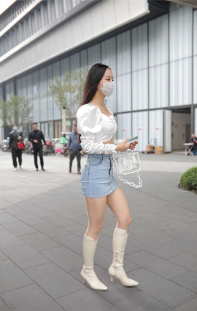 牛仔裙美女