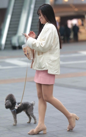 诱惑肉丝街拍少妇-18P