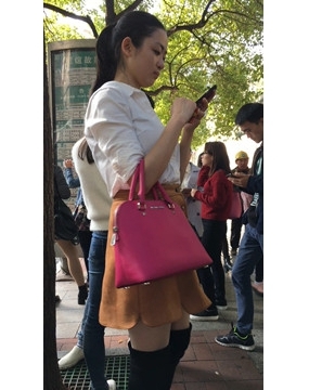 美腿美裙肉丝美眉。