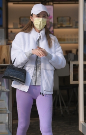 性感紧身裤美女