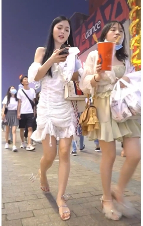 连衣裙美女