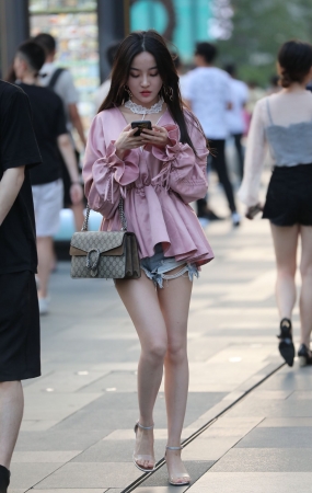好美的小姐姐
