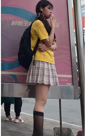 百褶裙小姐姐