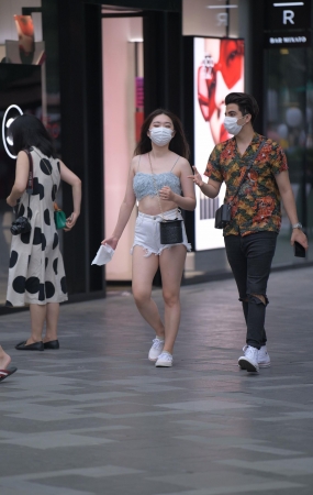 性感白色热裤