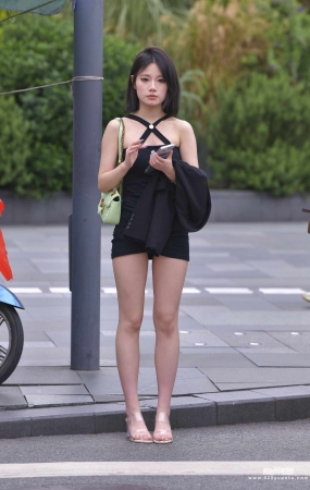 黑吊带短裙 23-05-11-81