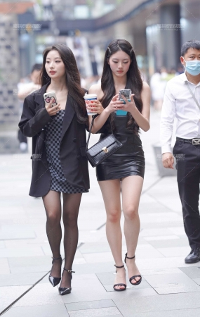 白嫩小妹