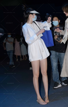 大长腿少妇240426-1-39 15P