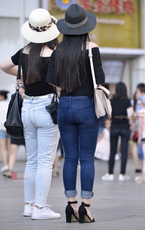 丰满蓝紧牛