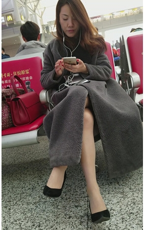听歌的美女