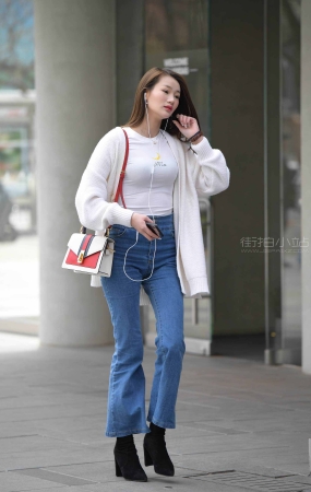 街拍牛仔裤大长腿美姐