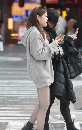 街拍黑丝少妇