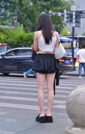 黑短裙小姐姐 23-05-27-47