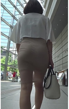 紧身包臀裙丰腴美眉
