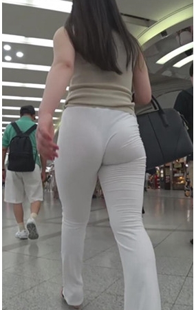 紧身白裤性感圆润