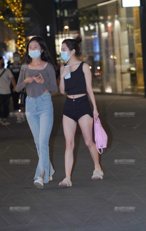 热裤小妹