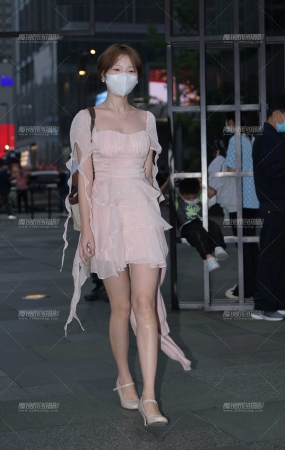 单眼皮美腿小姐姐