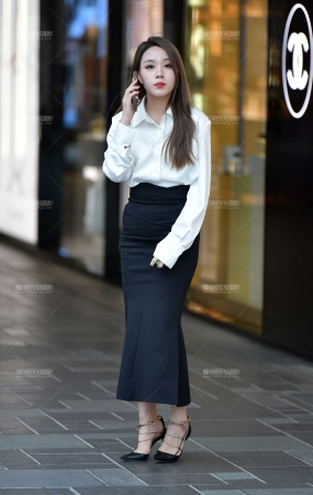 高跟长裙美女